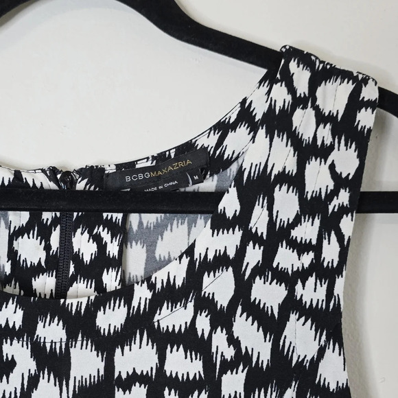 ✨4/$20. BCBGMAXAZRIA Abstract Black White Leopard Mini Sleeveless Shift Dress, M - Picture 5 of 12